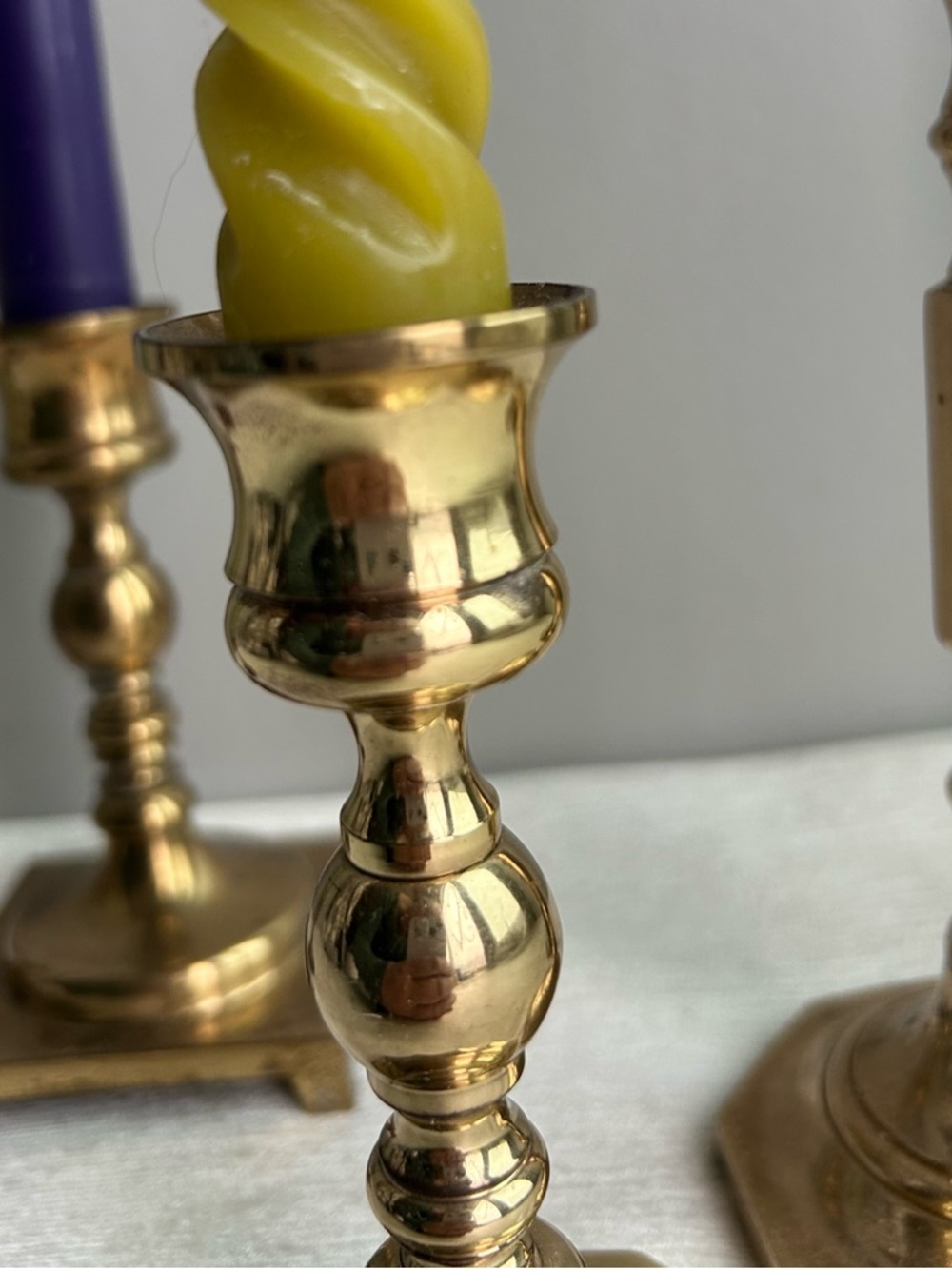 (5) vintage solid brass candlesticks assorted - Picture 4 of 5